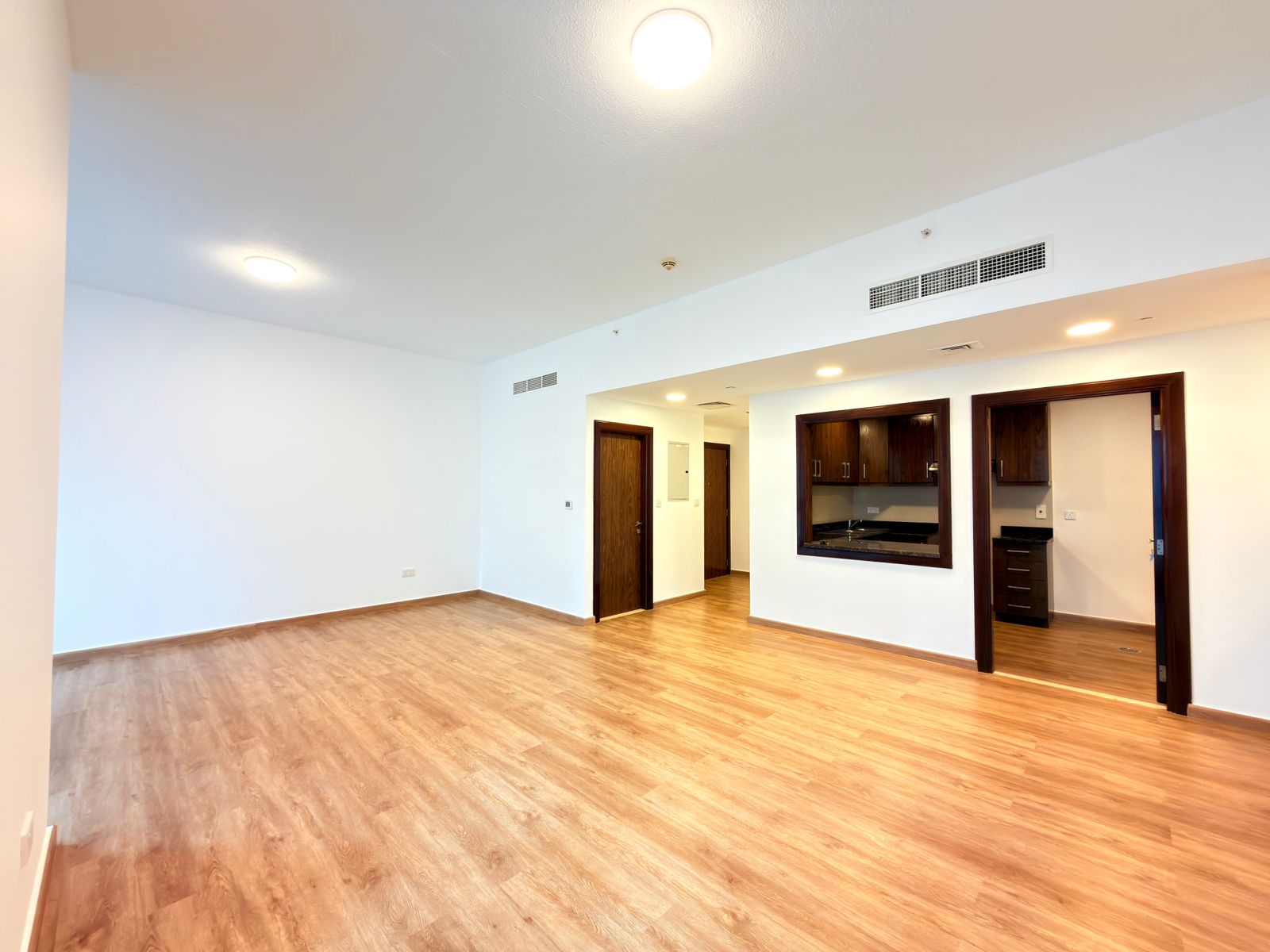 Upgraded 2 Bedroom Apartment for Sale in Executive Towers, Business Bay